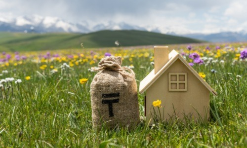 How do the summer holidays affect the property market?
