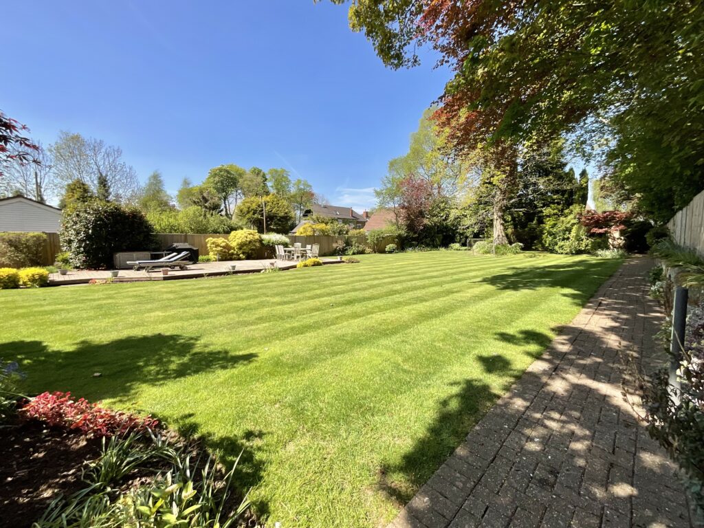 Station Road, Barlaston, ST12