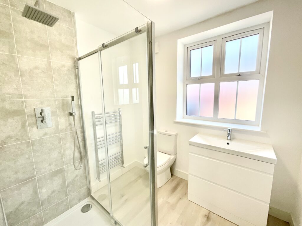 The Avenue, Stone, ST15
