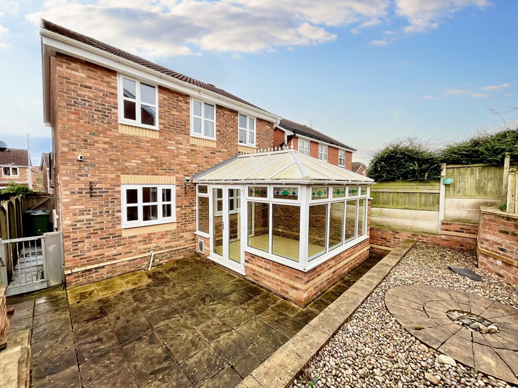 Aston Chase, Stone, ST15