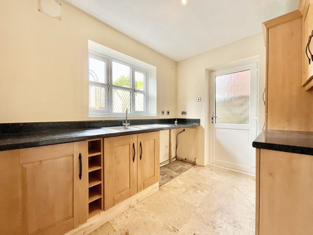 Aston Chase, Stone, ST15