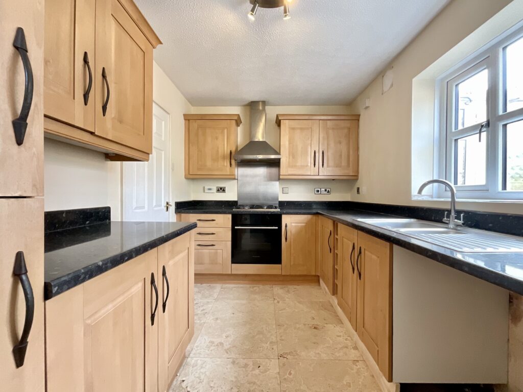 Aston Chase, Stone, ST15