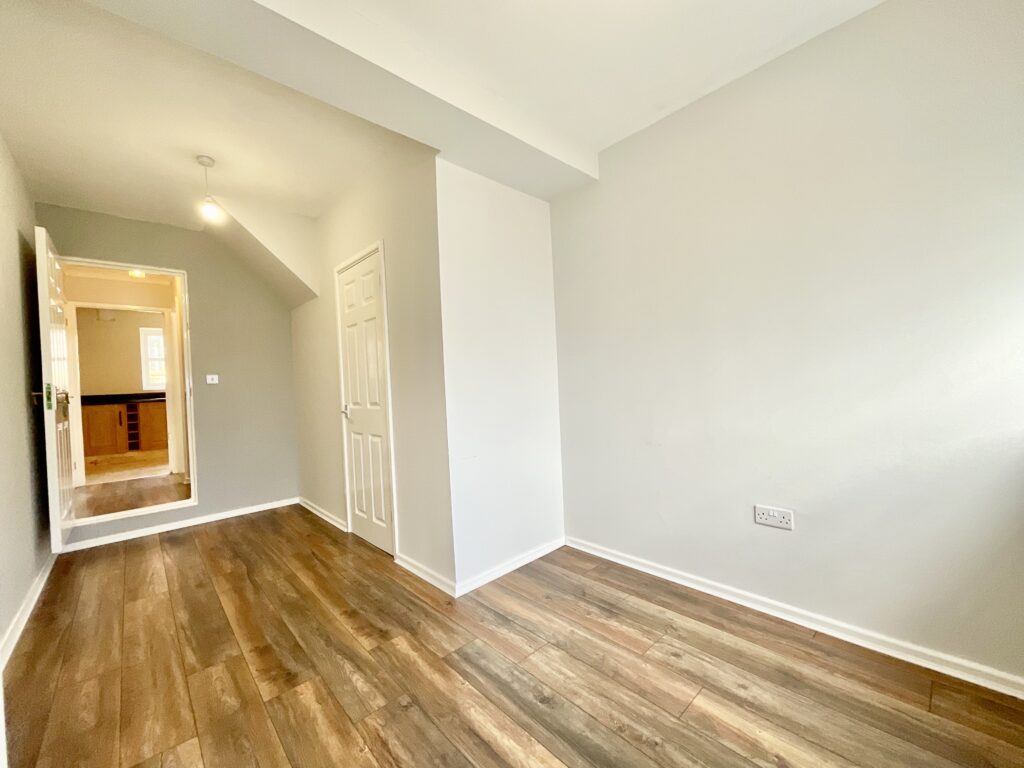Aston Chase, Stone, ST15