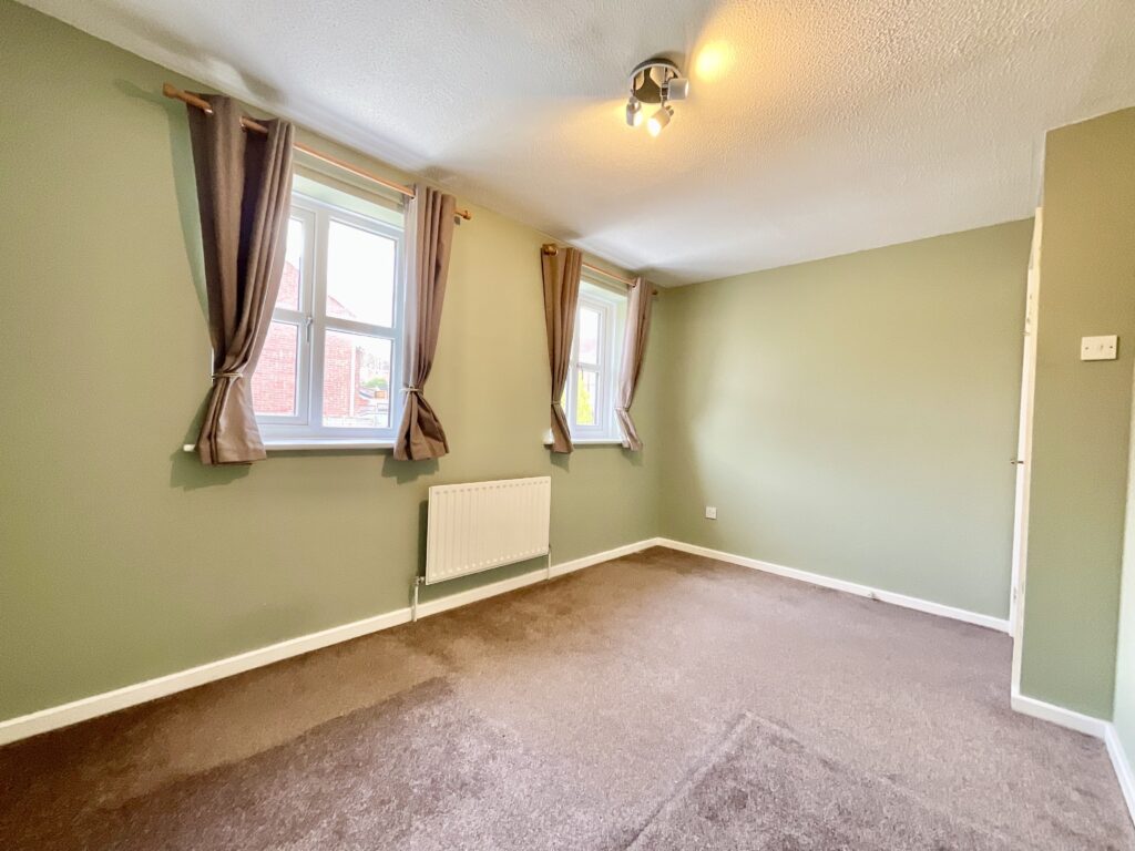 Aston Chase, Stone, ST15