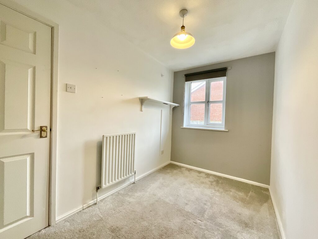 Aston Chase, Stone, ST15