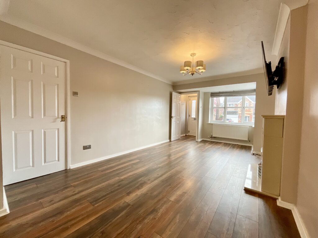 Aston Chase, Stone, ST15