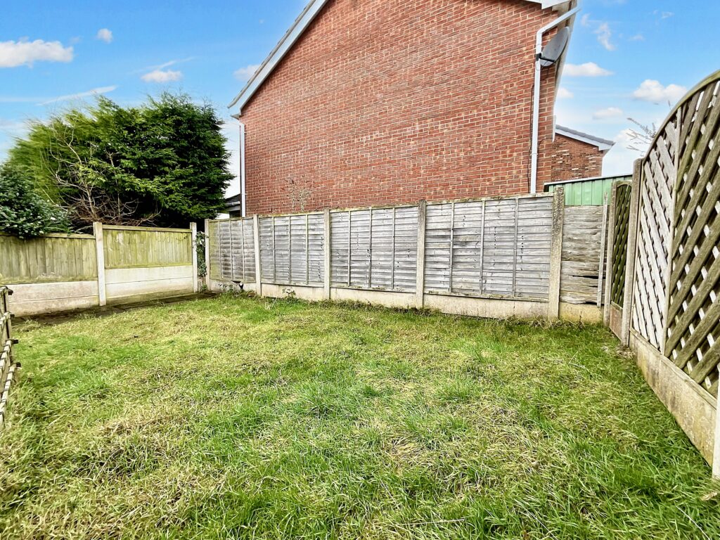 Aston Chase, Stone, ST15