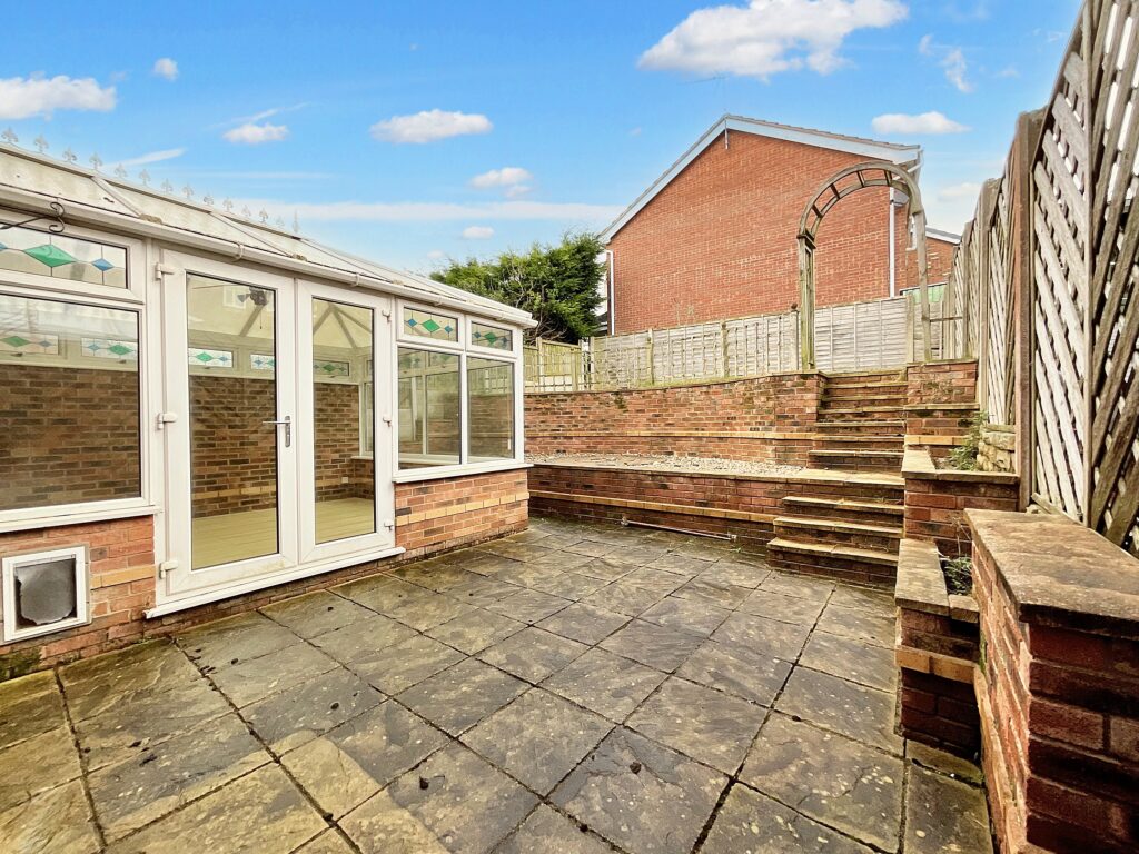 Aston Chase, Stone, ST15