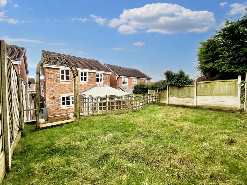 Aston Chase, Stone, ST15
