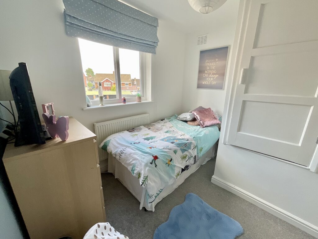 Kent Grove, Stone, ST15