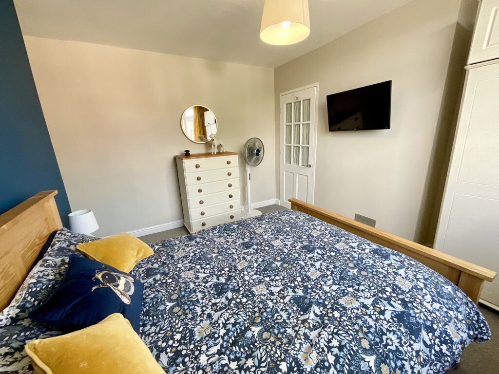 Kent Grove, Stone, ST15
