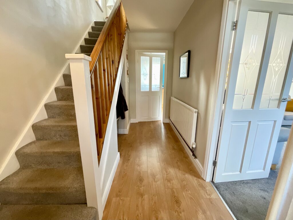 Kent Grove, Stone, ST15