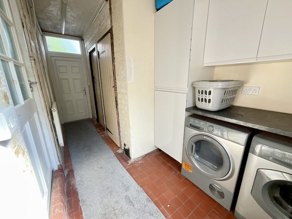 Kent Grove, Stone, ST15