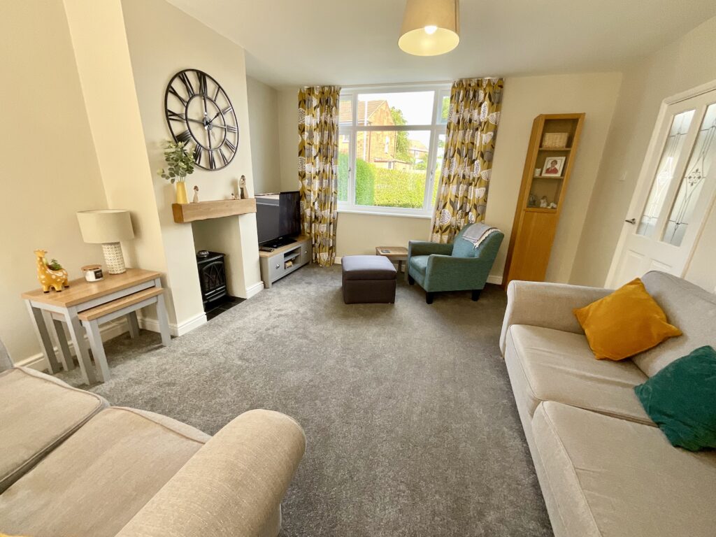 Kent Grove, Stone, ST15