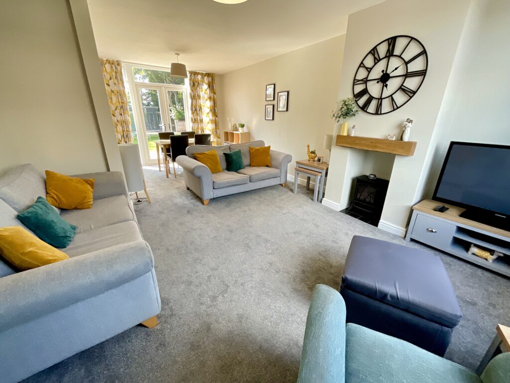 Kent Grove, Stone, ST15