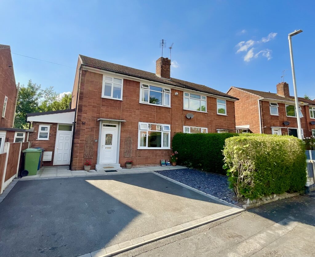 Kent Grove, Stone, ST15
