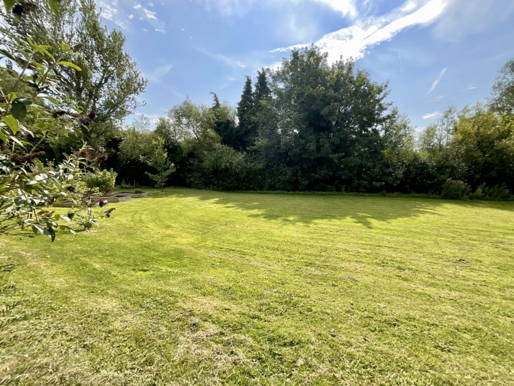 Chandlers Way, Stone, ST15