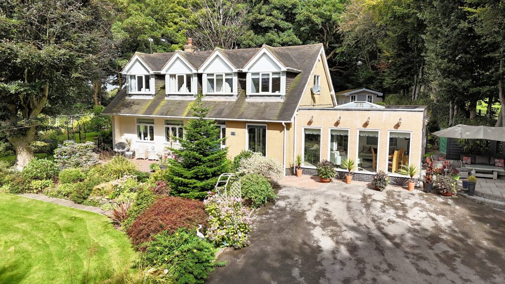 The Hollow, Caverswall, ST11