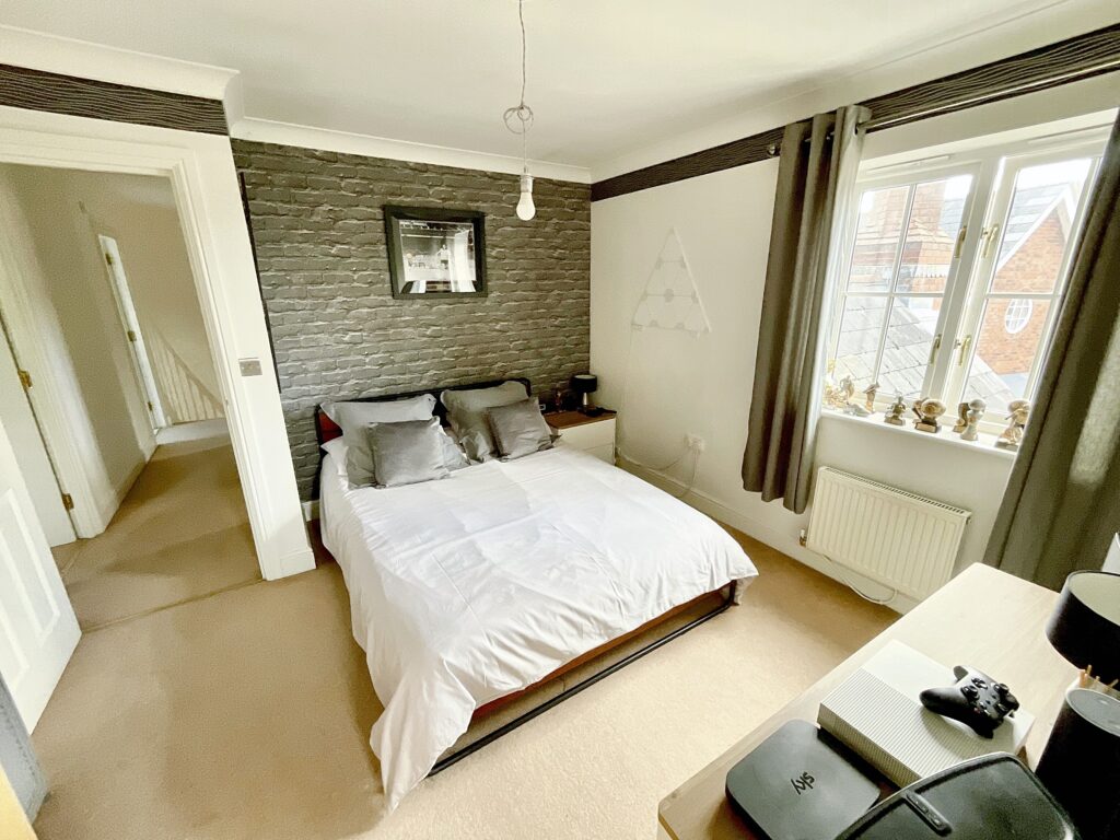 Wychwood Park, Weston, CW2