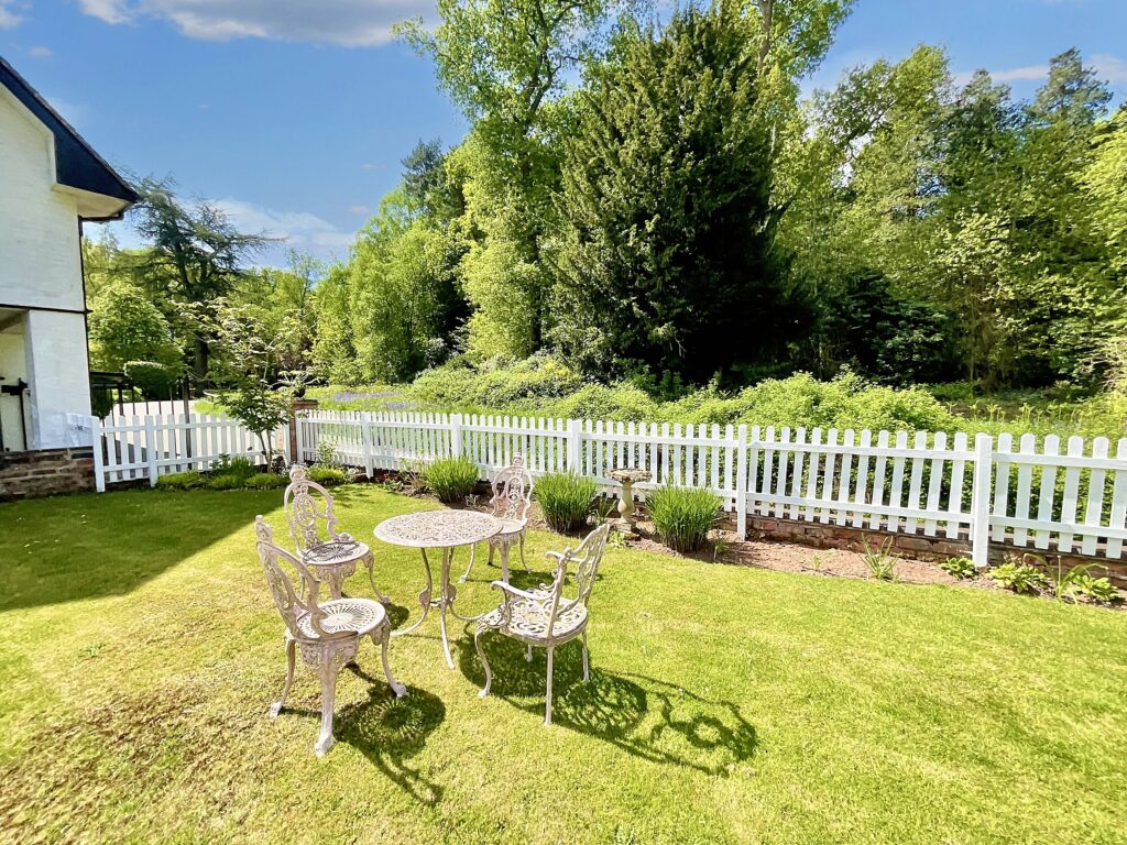 Chase Lane, Tittensor, ST12