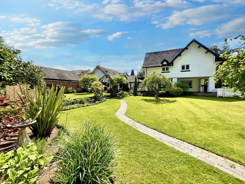 Chase Lane, Tittensor, ST12