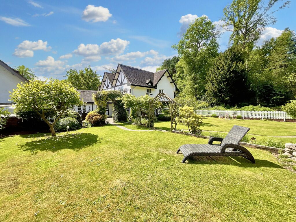 Chase Lane, Tittensor, ST12