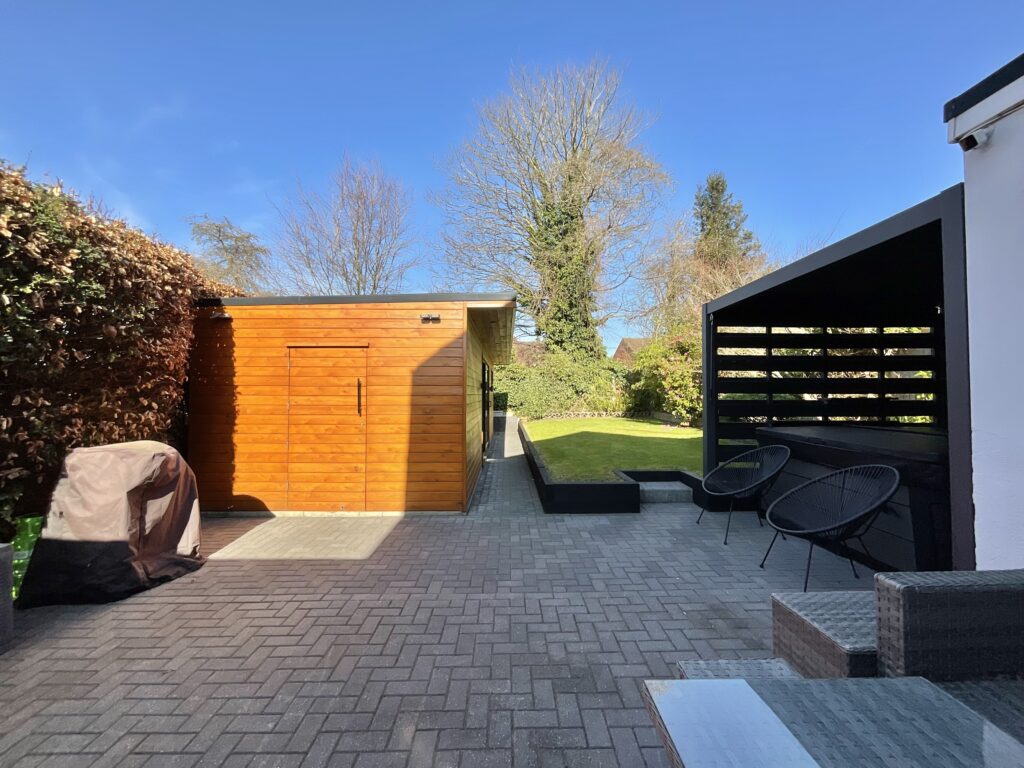 Mount Avenue, Stone, ST15