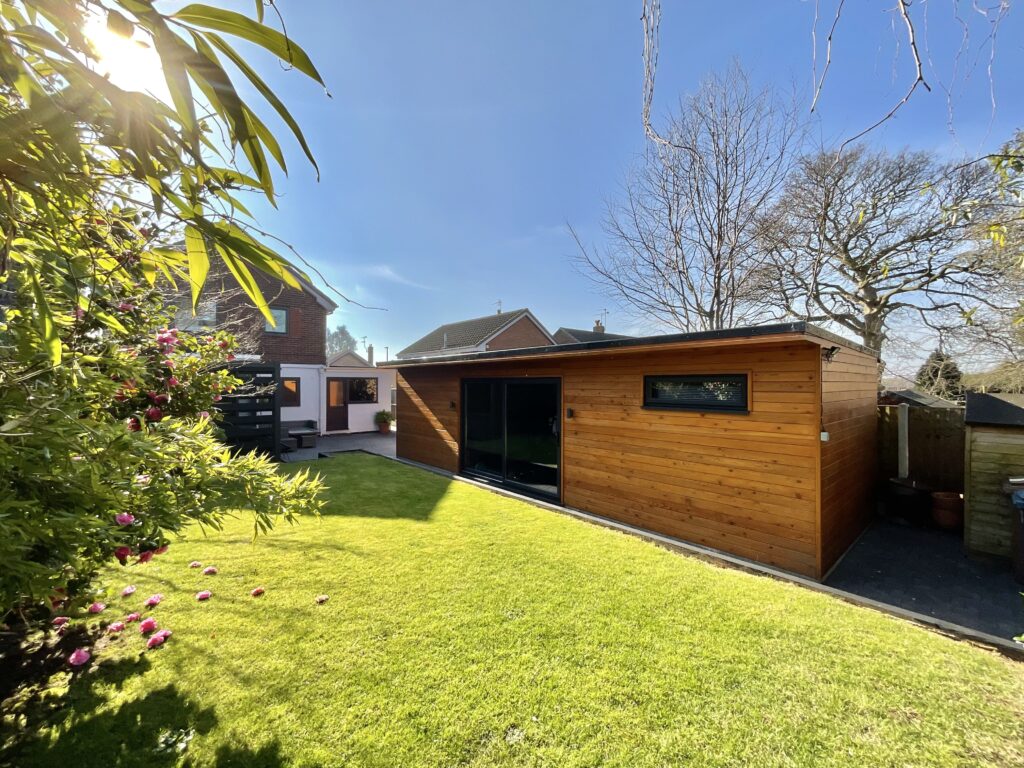 Mount Avenue, Stone, ST15