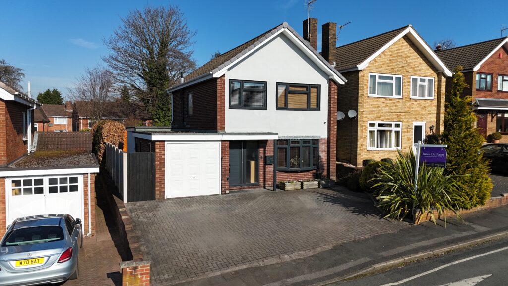 Mount Avenue, Stone, ST15