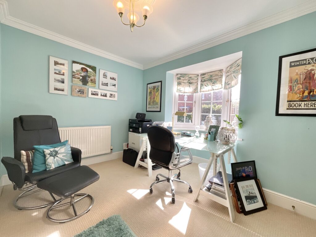 Chiltern Close, Wychwood Park, Weston, Crewe, CW2 5GE