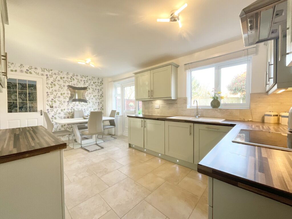 Bluebell Close, Tittensor, ST12