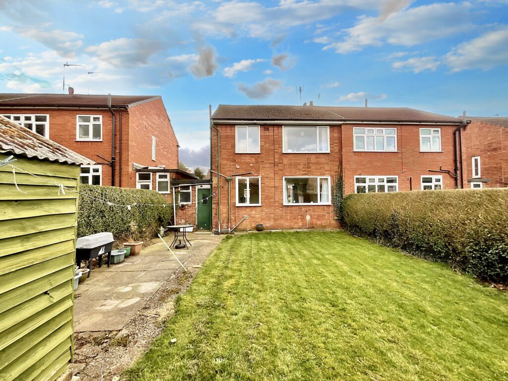 Kent Grove, Stone, ST15