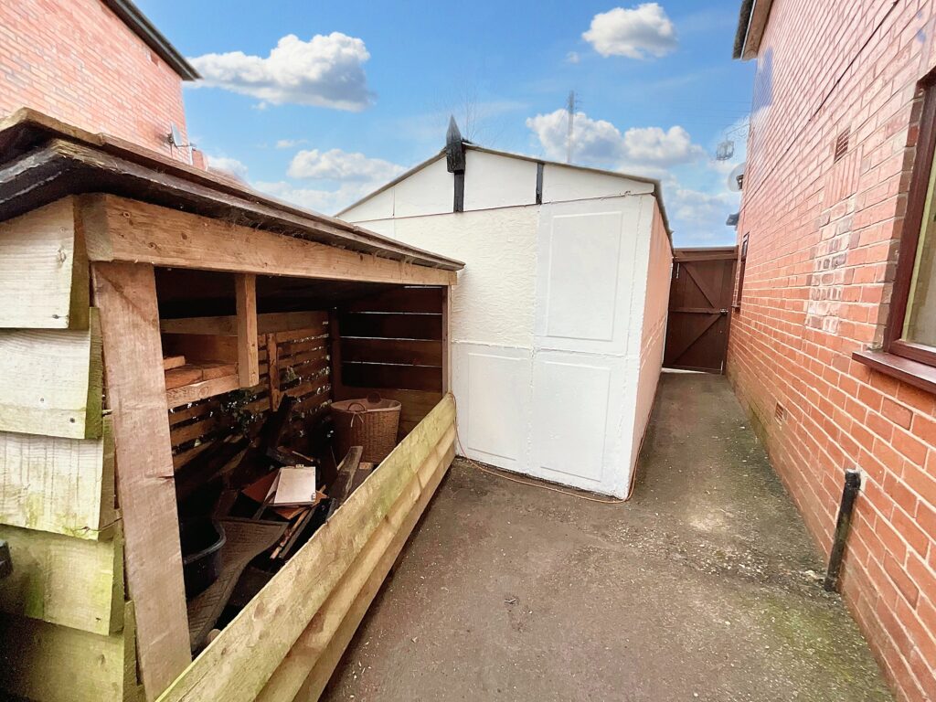 Sidney Drive, Kingsley Holt, ST10