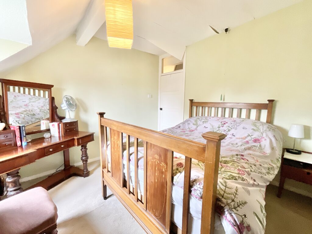 Yarnfield, Stone, ST15