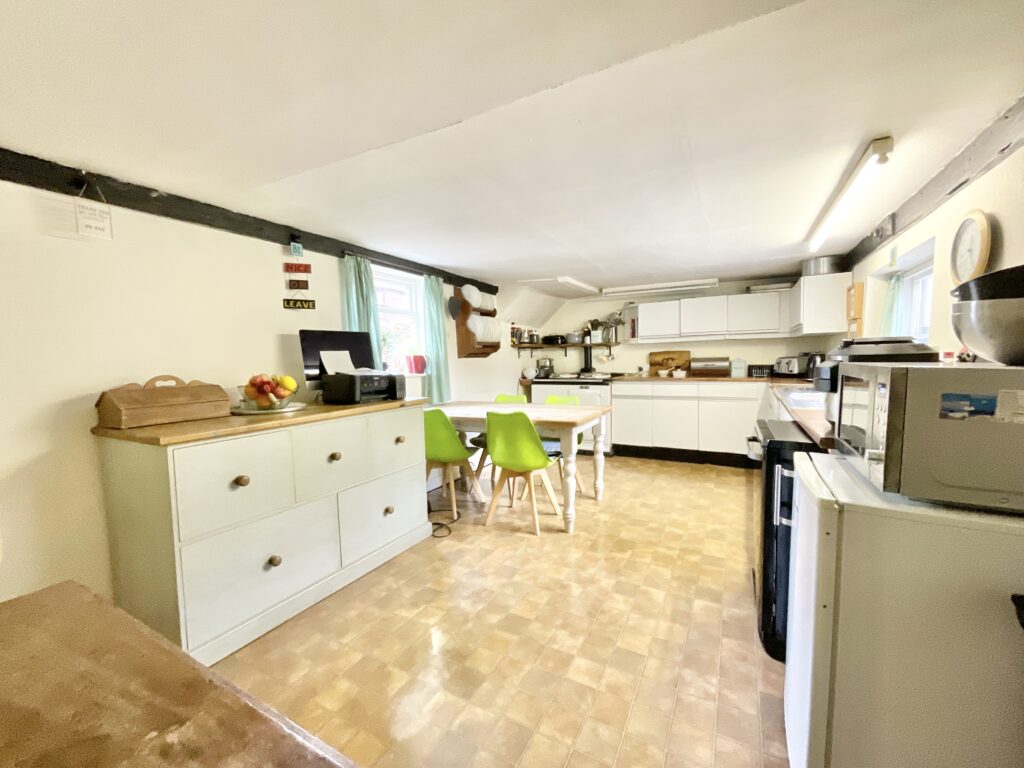 Yarnfield, Stone, ST15