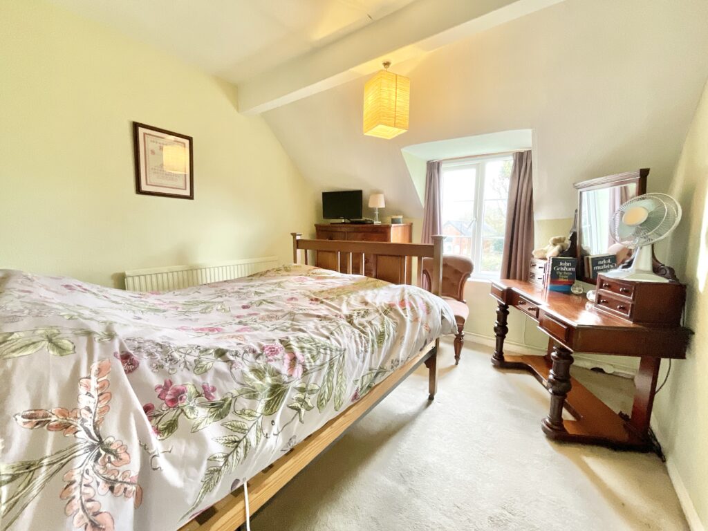 Yarnfield, Stone, ST15