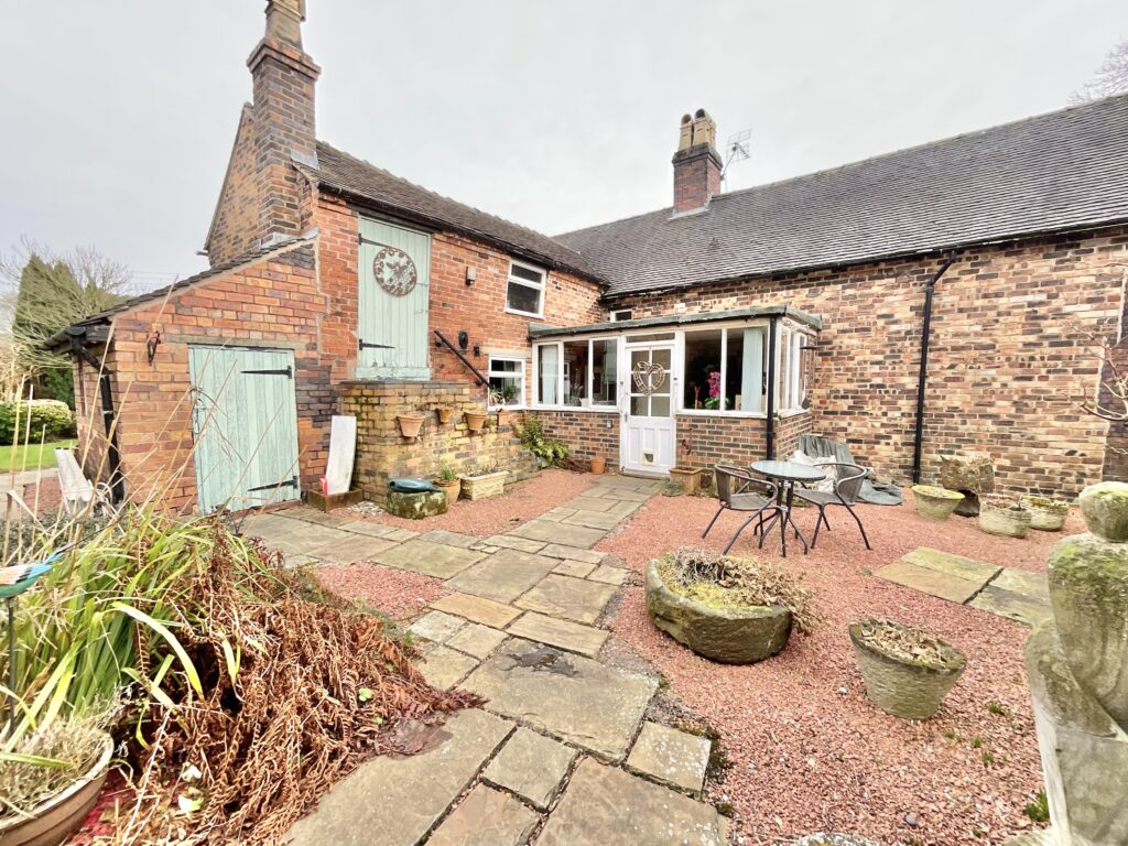 Yarnfield, Stone, ST15