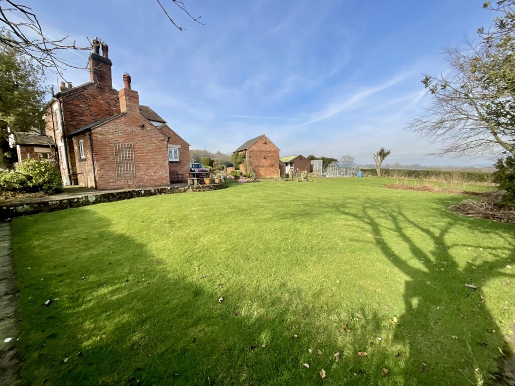 Cross Gate, Hilderstone, ST15