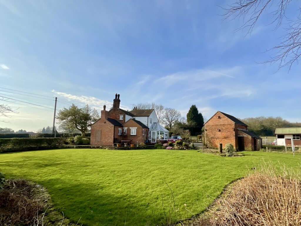 Cross Gate, Hilderstone, ST15