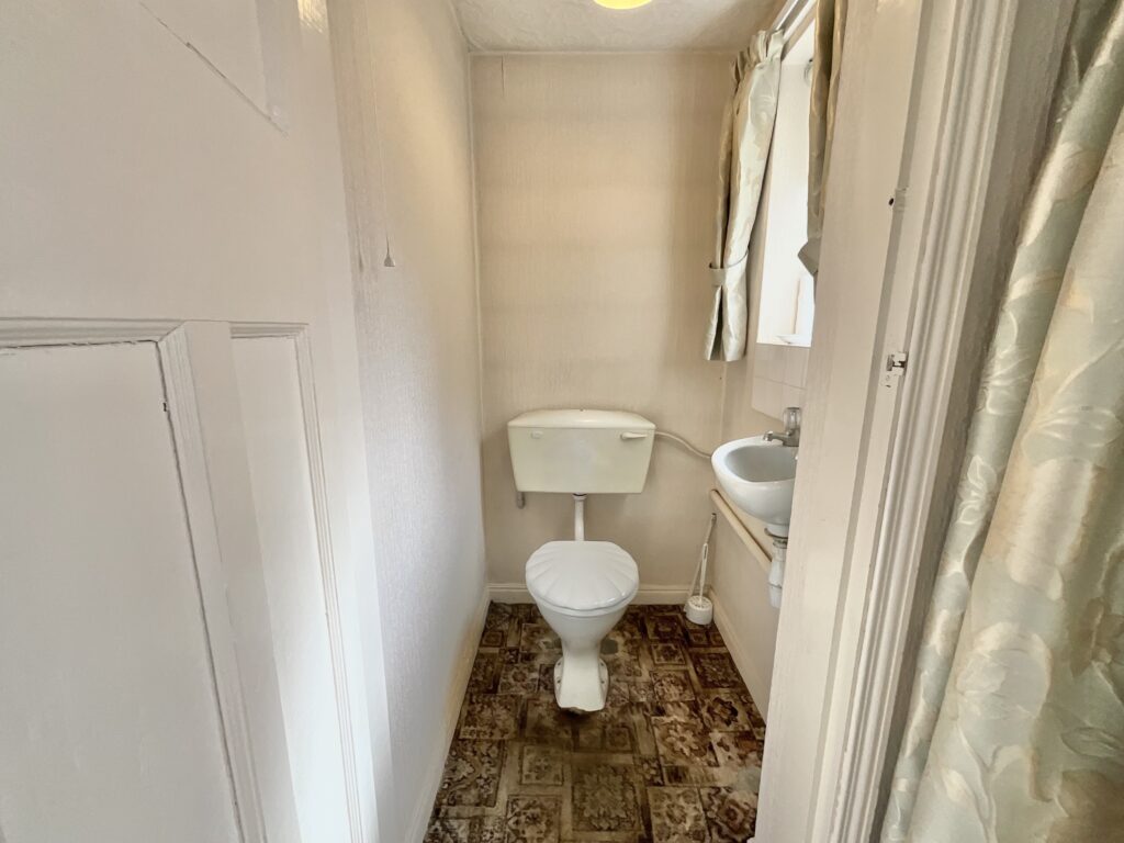 Hurstons Lane, Alton, ST10