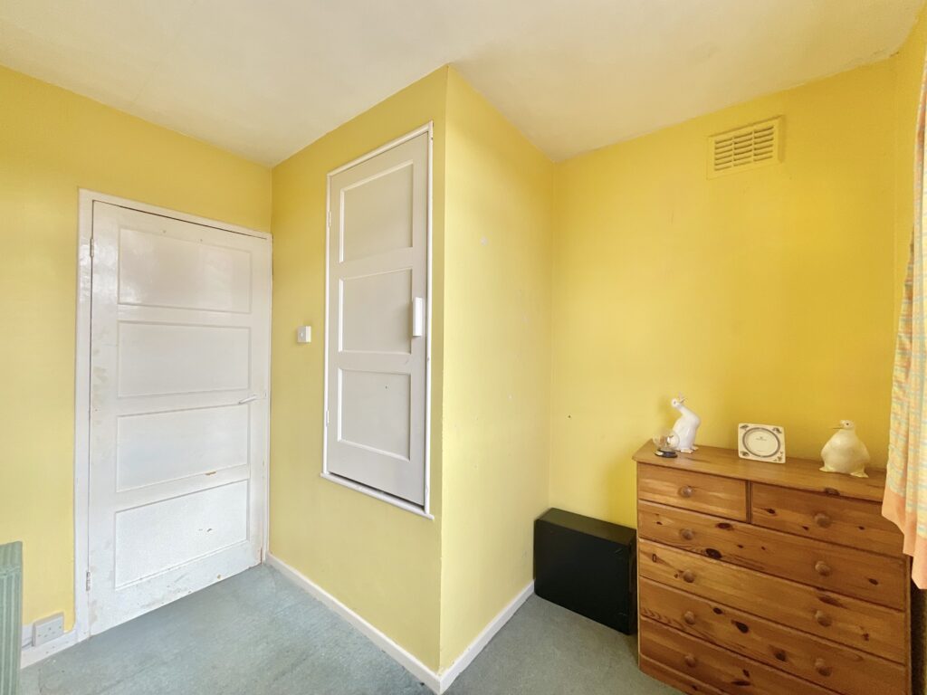 Kent Grove, Stone, ST15