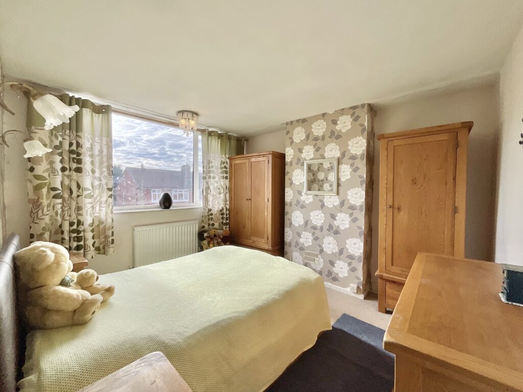 Kent Grove, Stone, ST15