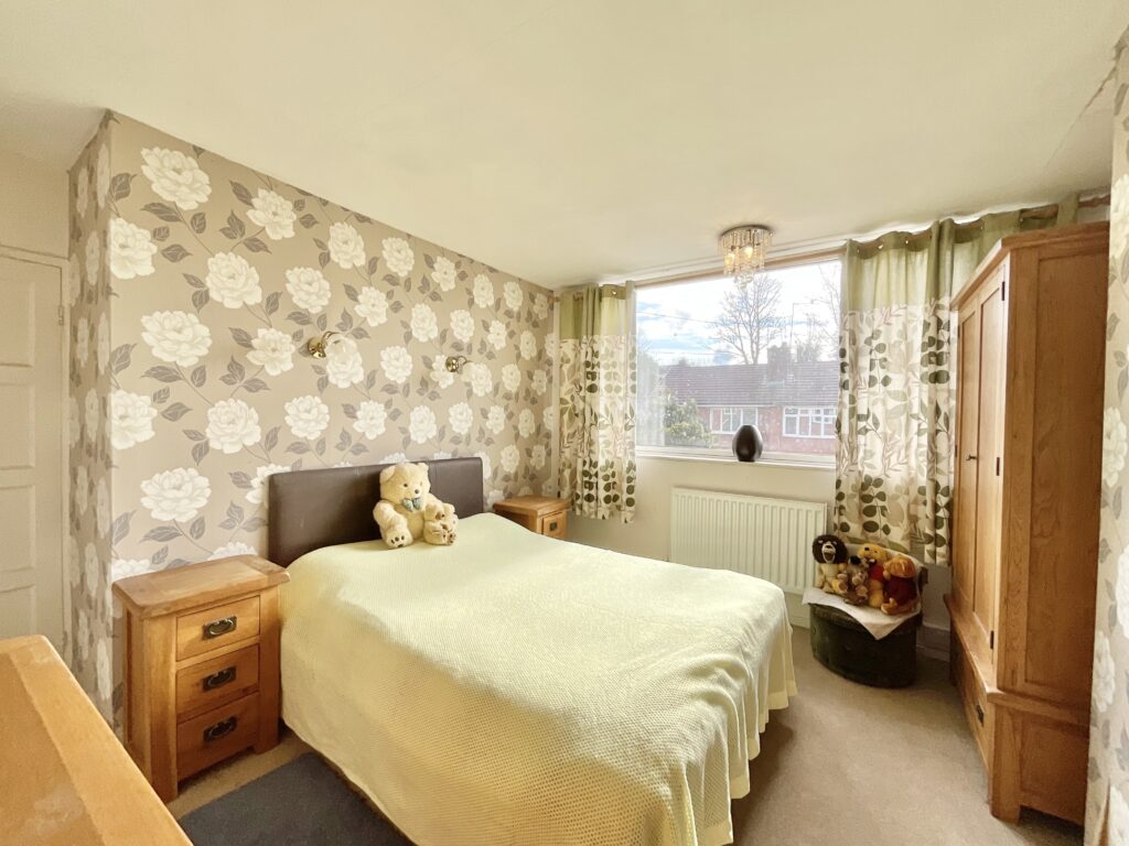 Kent Grove, Stone, ST15