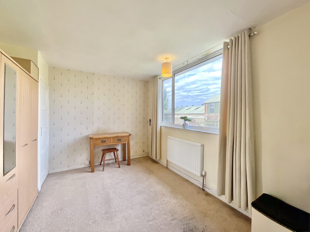 Kent Grove, Stone, ST15