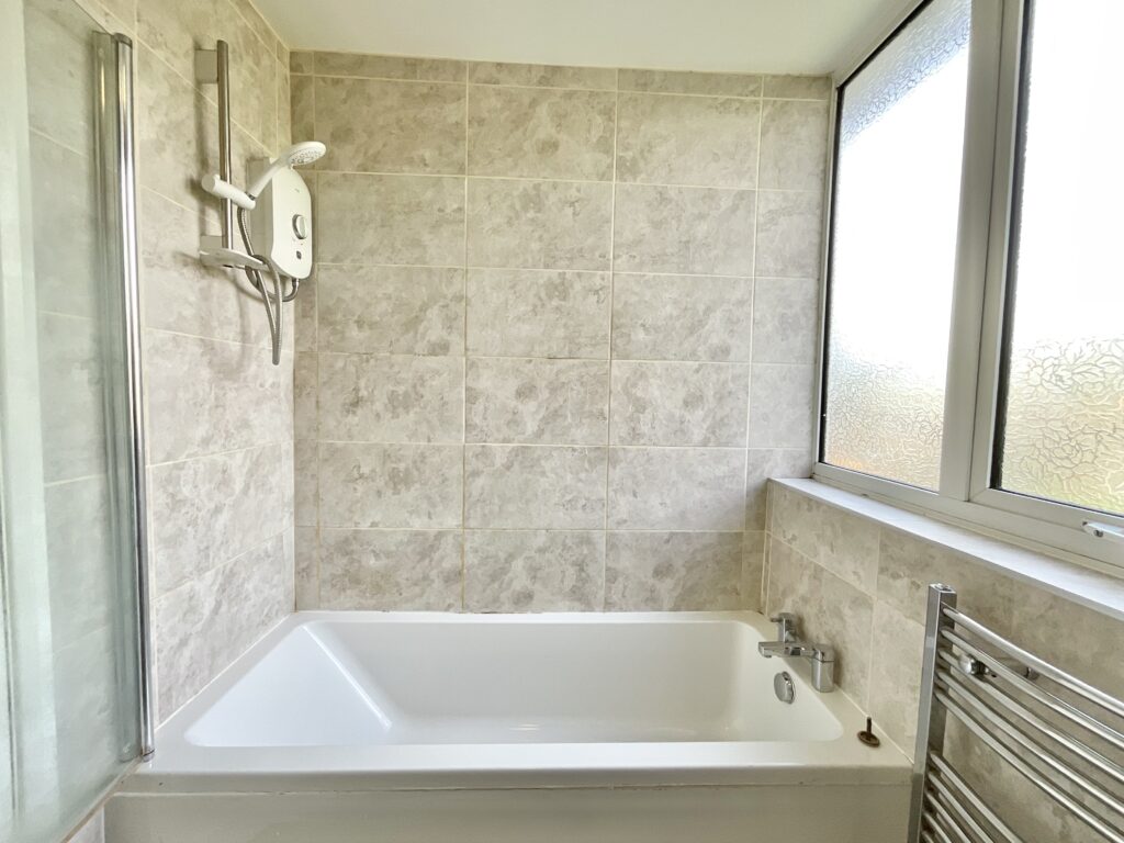 Kent Grove, Stone, ST15