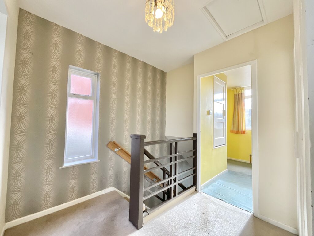 Kent Grove, Stone, ST15