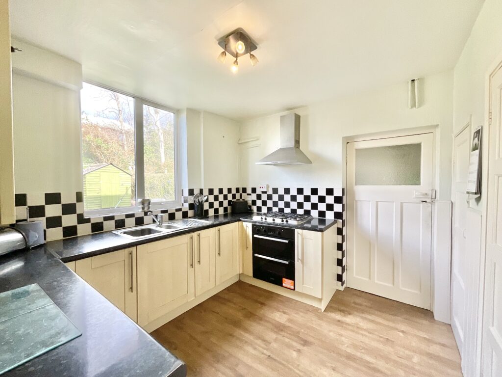 Kent Grove, Stone, ST15