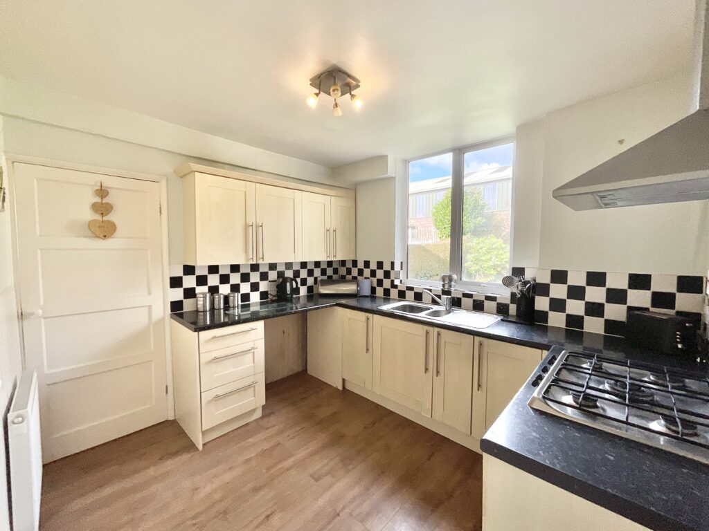 Kent Grove, Stone, ST15