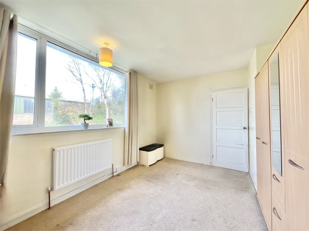 Kent Grove, Stone, ST15