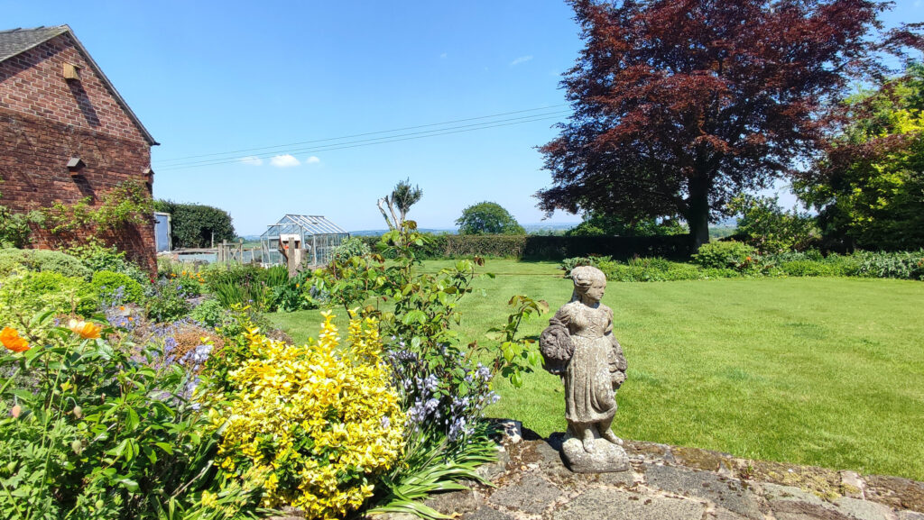 Cross Gate, Hilderstone, ST15